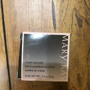 Cream Eye Color in Apricot Twist